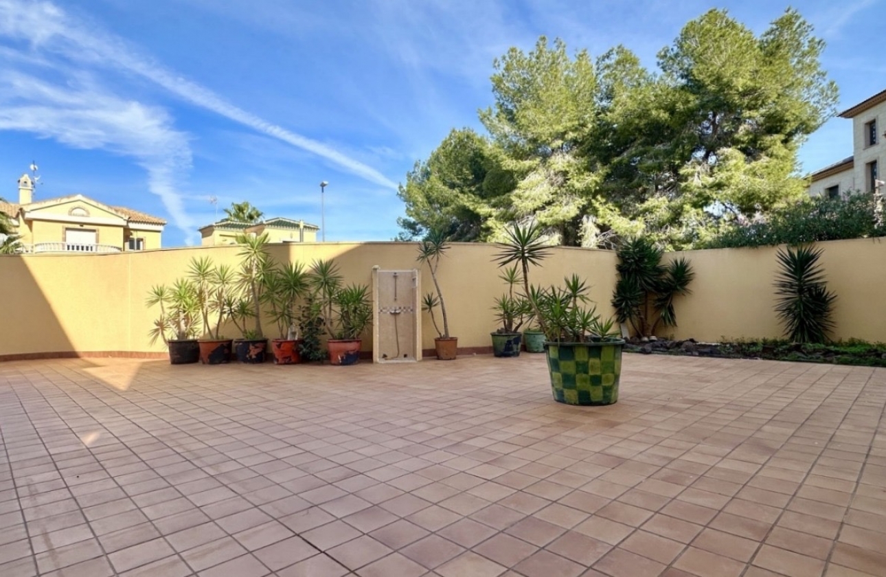 Resale - Villa - Orihuela Costa - Villamartín
