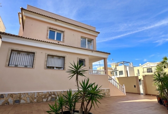 Resale - Villa - Orihuela Costa - Villamartín