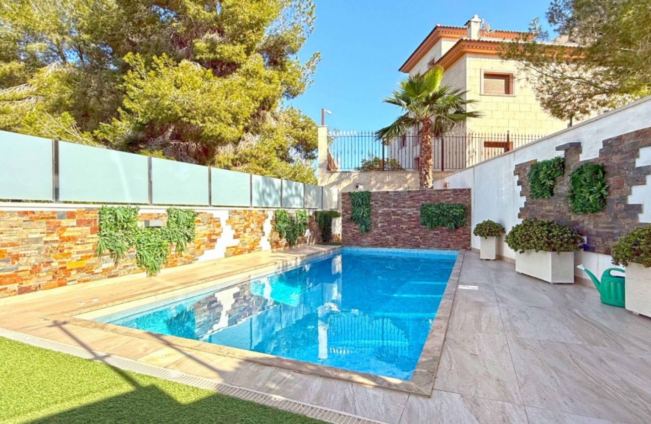 Resale - Villa - Orihuela Costa - Villamartín