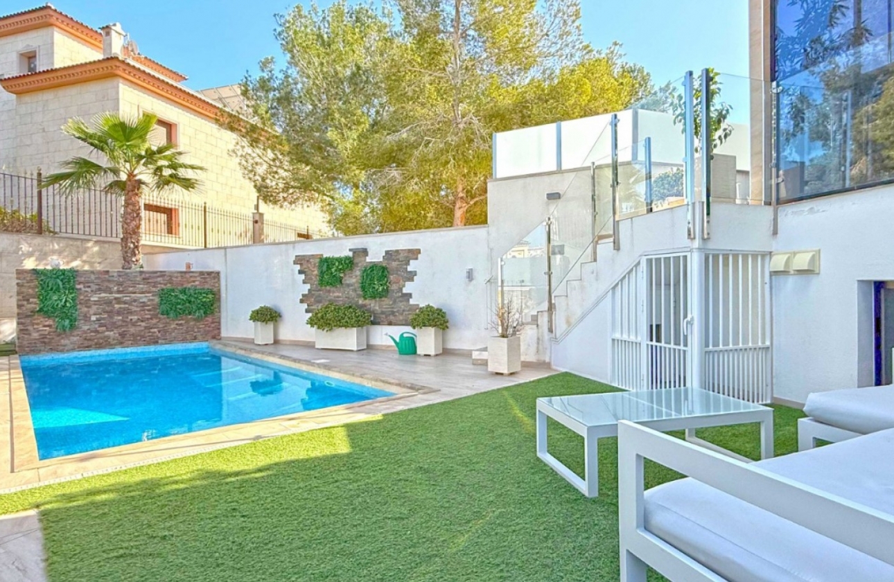 Resale - Villa - Orihuela Costa - Villamartín
