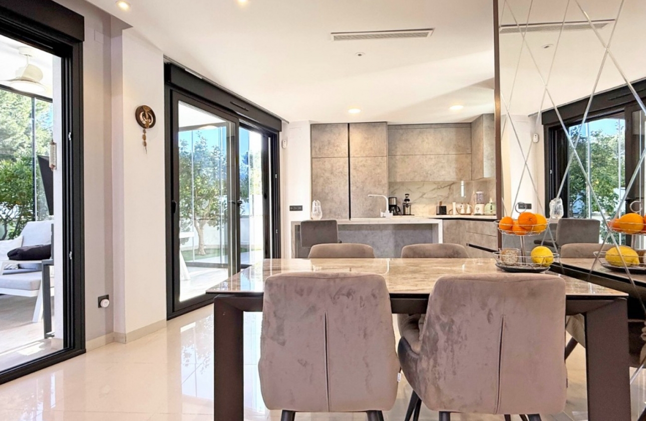 Resale - Villa - Orihuela Costa - Villamartín