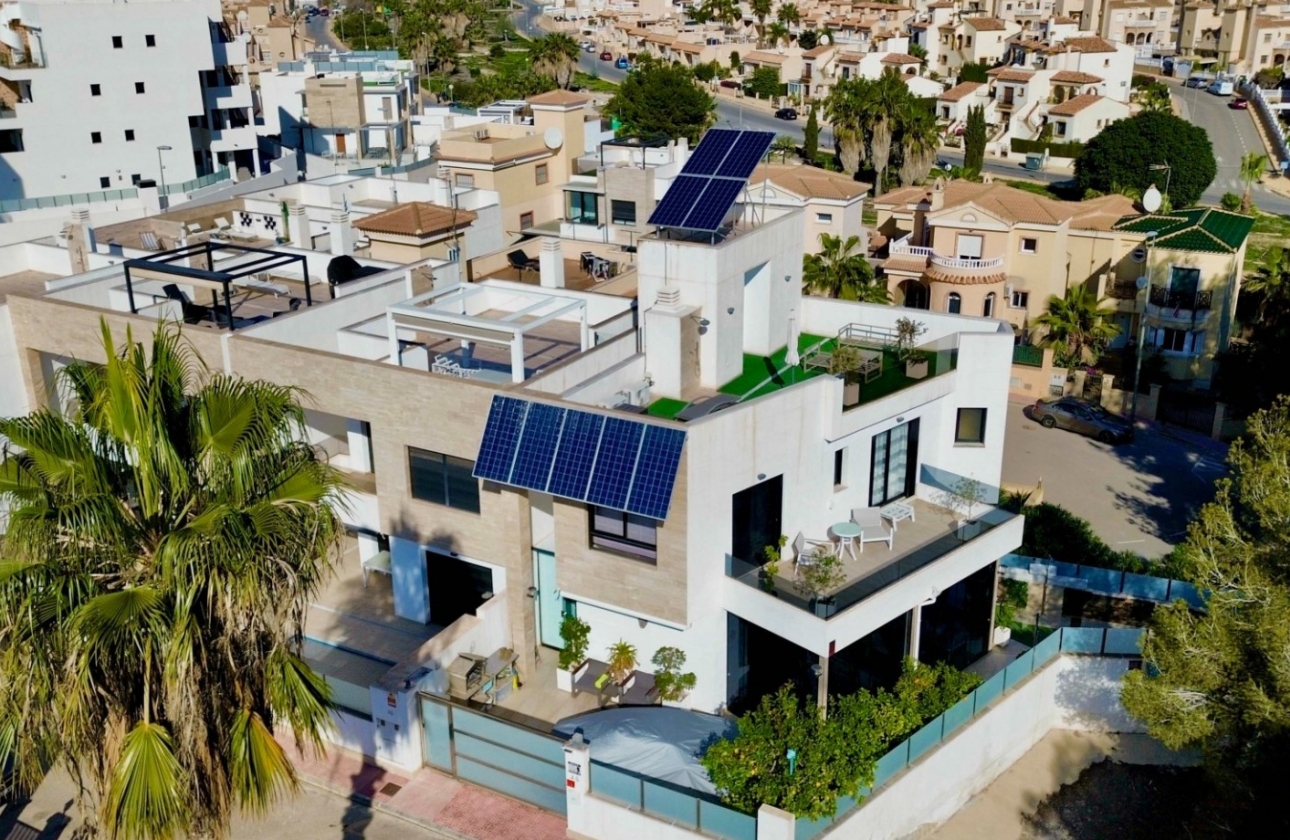 Resale - Villa - Orihuela Costa - Villamartín