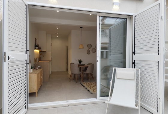 Resale - Apartment / flat - Torrevieja - La Siesta