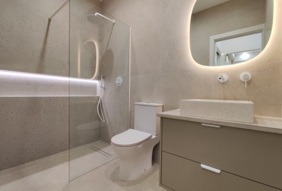 Resale - Apartment / flat - Torrevieja - La Siesta