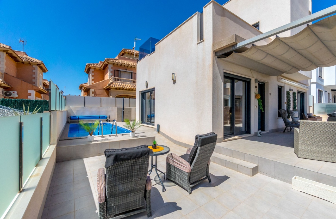 Resale - Villa - Torrevieja - Aguas Nuevas
