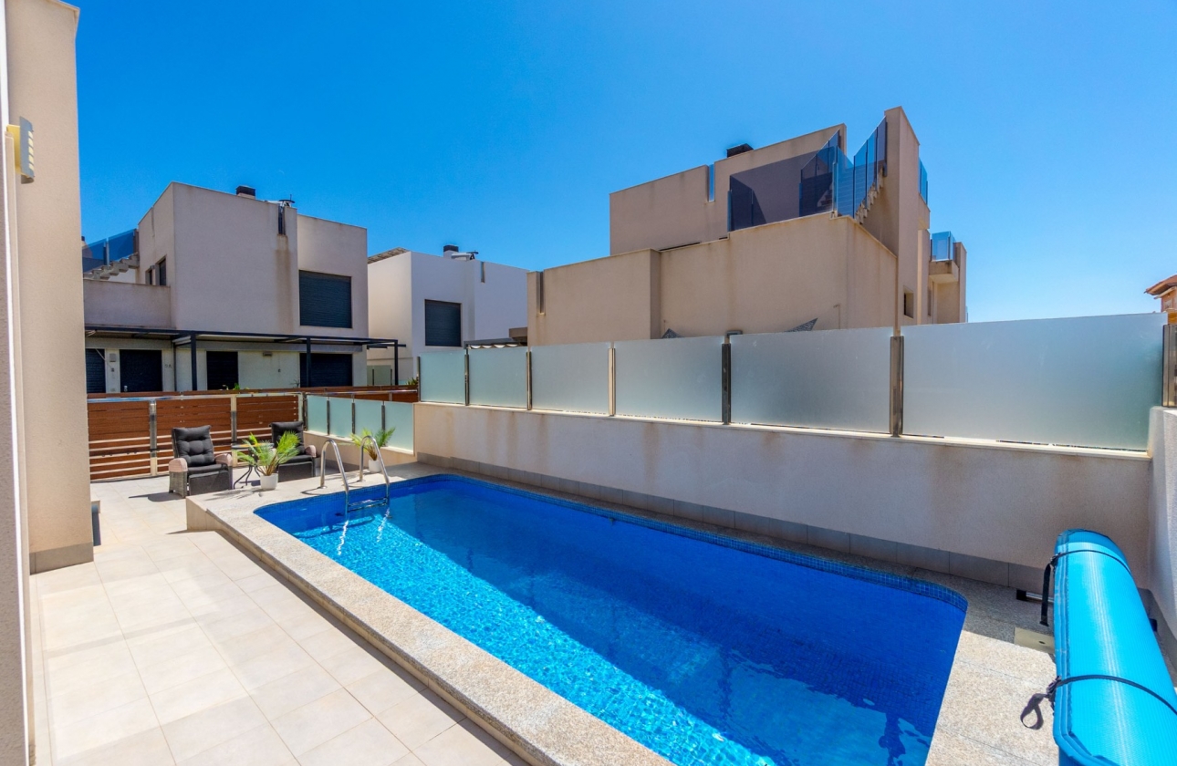 Resale - Villa - Torrevieja - Aguas Nuevas