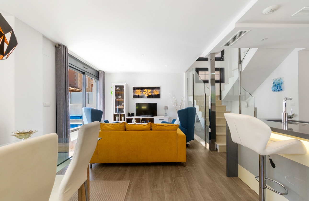 Resale - Villa - Torrevieja - Aguas Nuevas