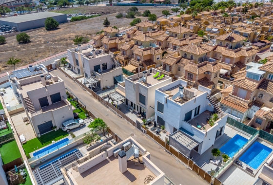 Resale - Villa - Torrevieja - Aguas Nuevas