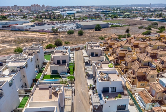 Resale - Villa - Torrevieja - Aguas Nuevas