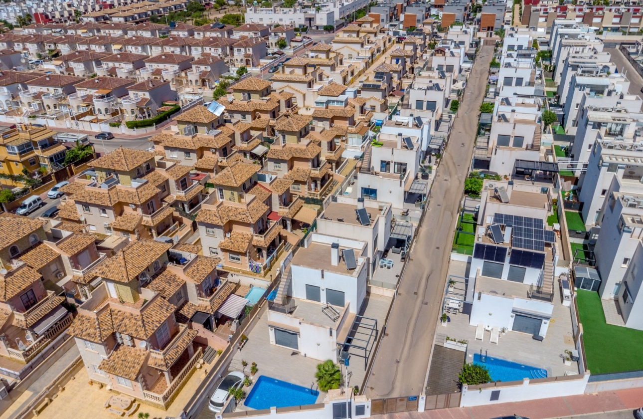 Resale - Villa - Torrevieja - Aguas Nuevas