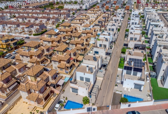 Resale - Villa - Torrevieja - Aguas Nuevas