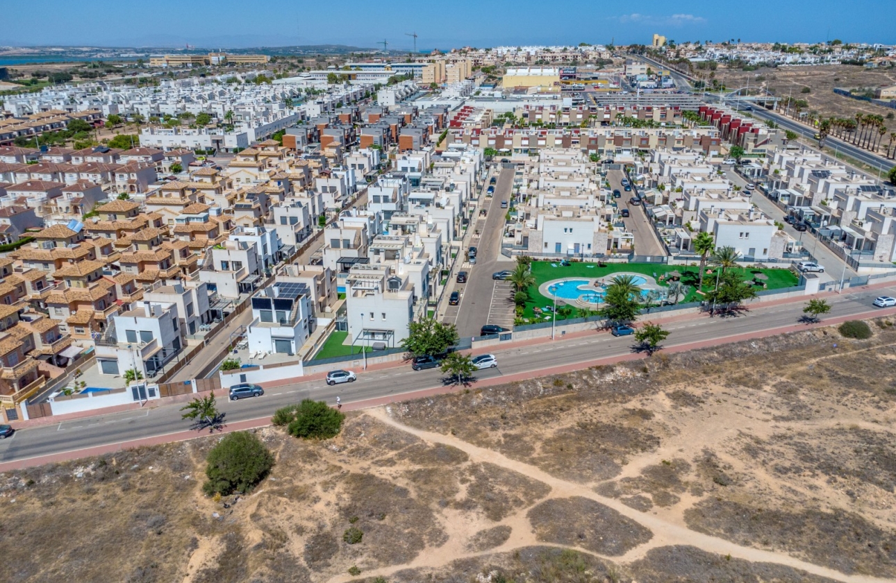 Resale - Villa - Torrevieja - Aguas Nuevas