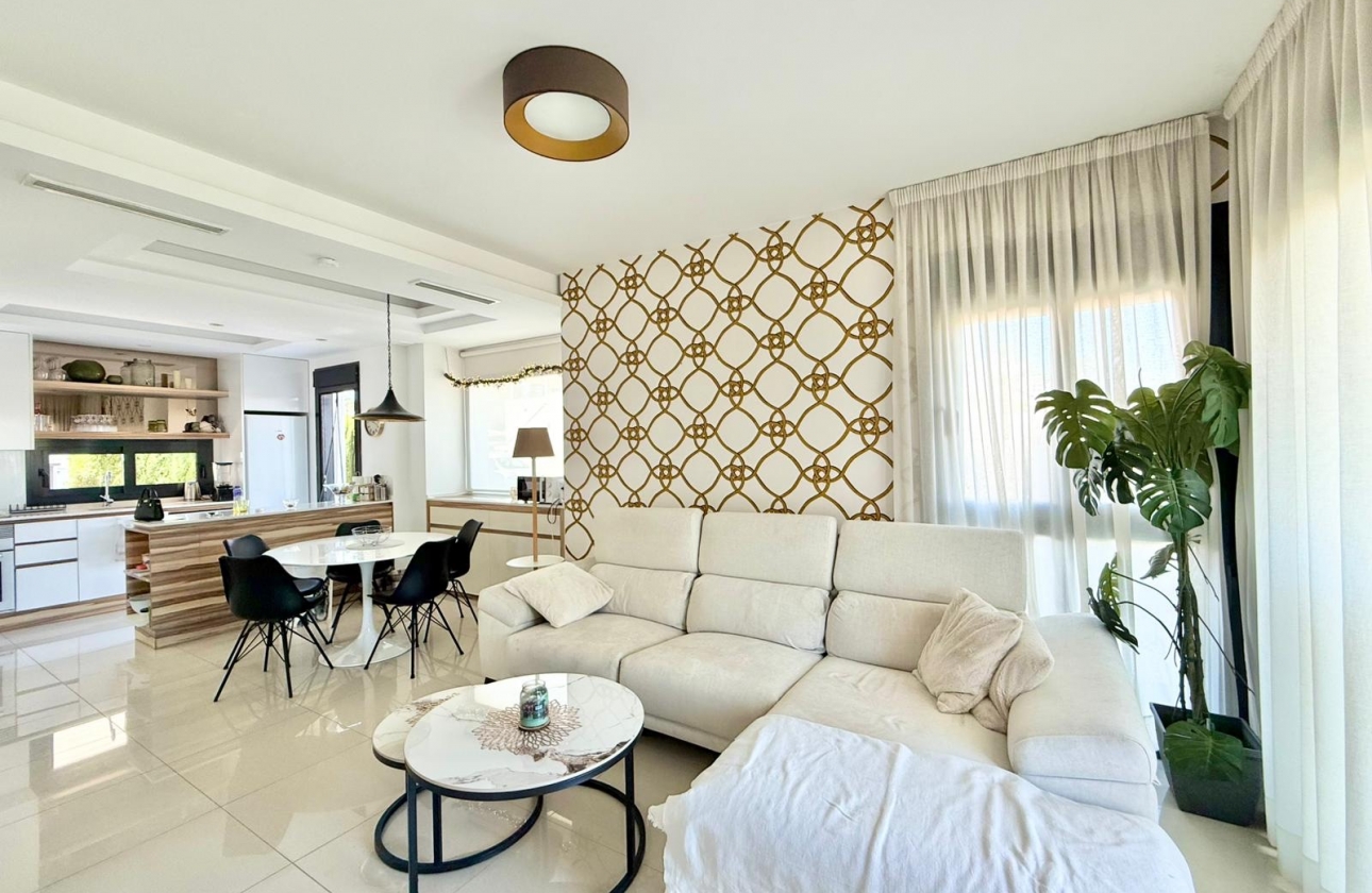 Resale - Villa - Ciudad Quesada - Pueblo Bravo