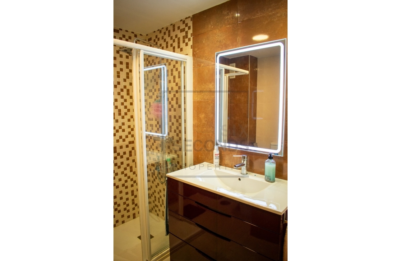 Resale - Apartment / flat - Torrevieja - Playa del Cura