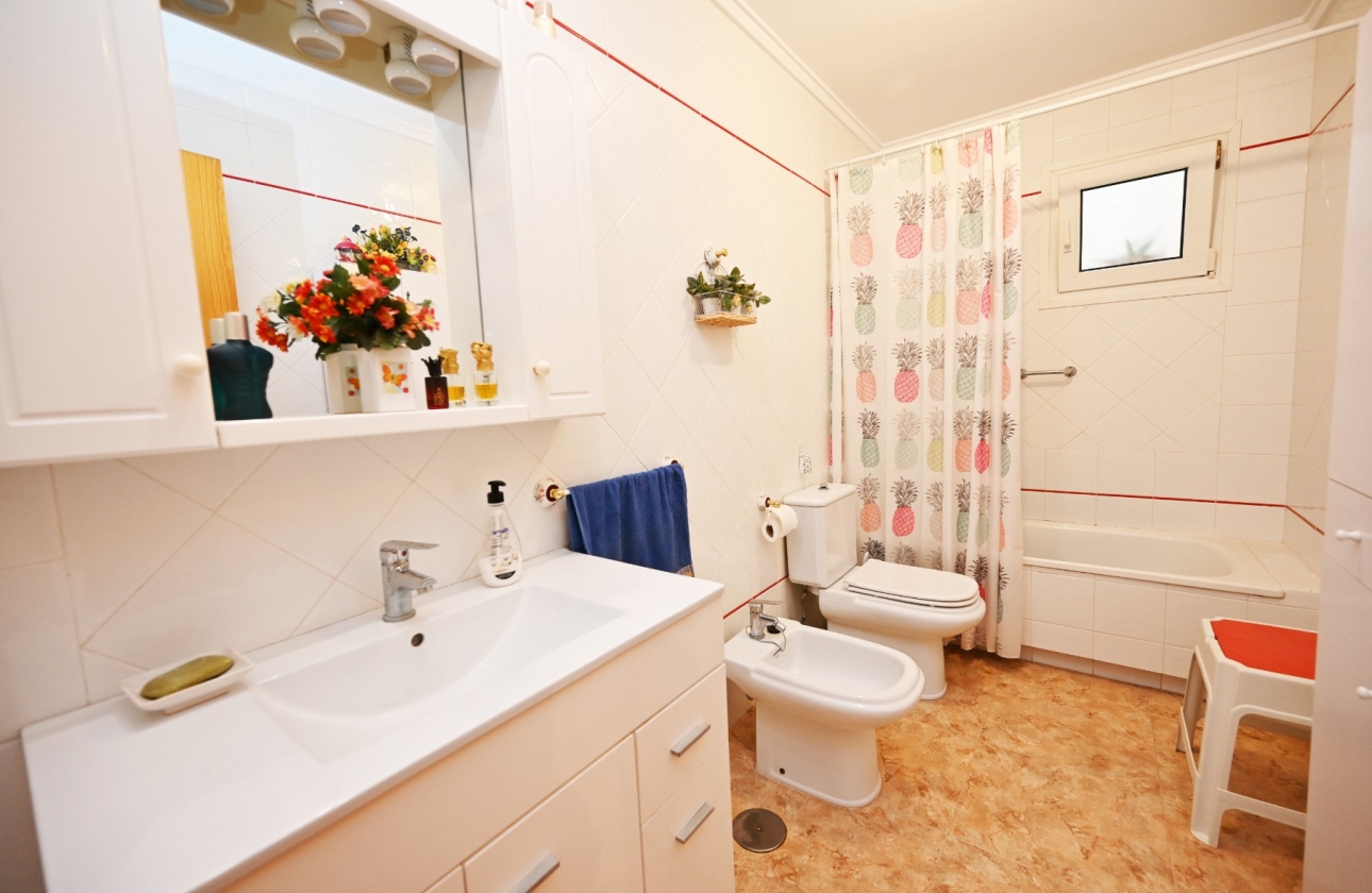 Resale - Apartment / flat - Torrevieja - La Mata