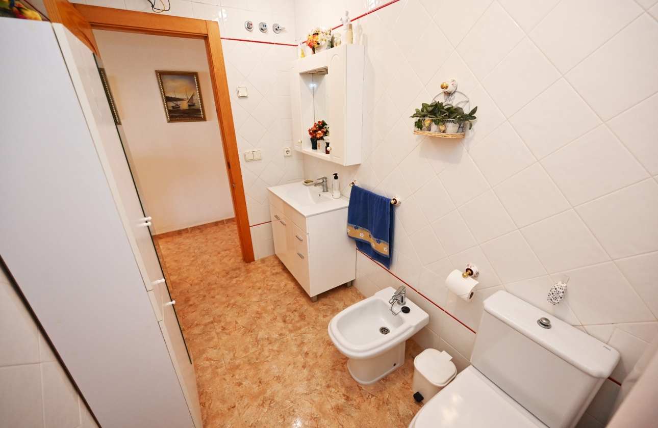 Resale - Apartment / flat - Torrevieja - La Mata