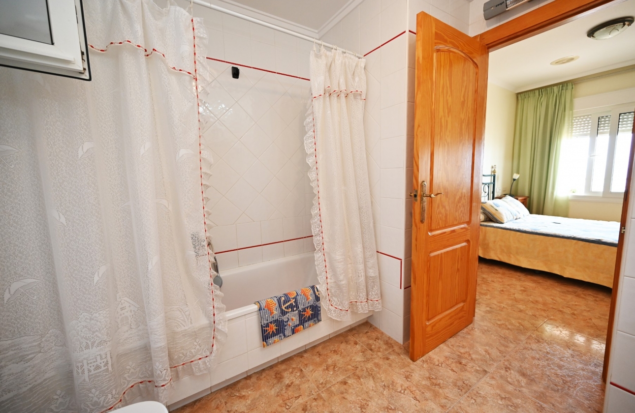 Resale - Apartment / flat - Torrevieja - La Mata