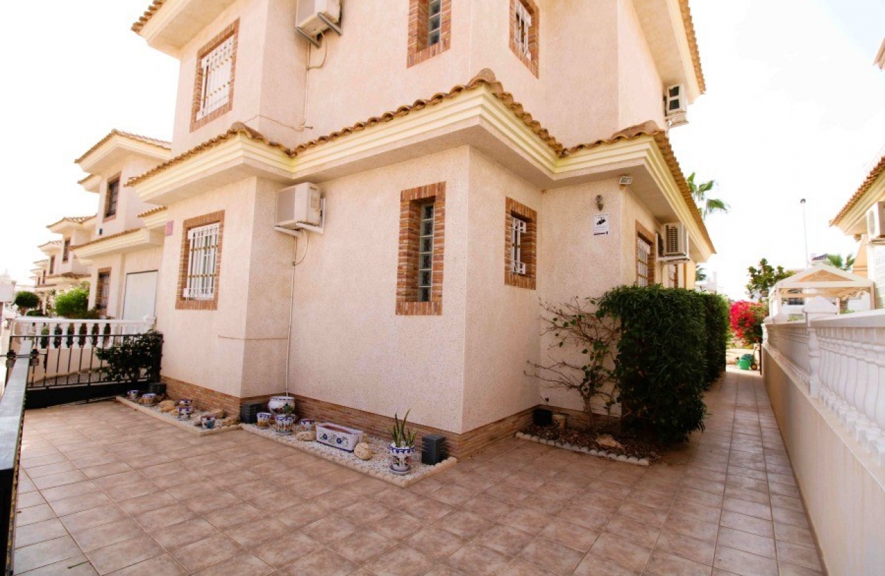 Resale - Villa - Orihuela Costa - Los Dolses