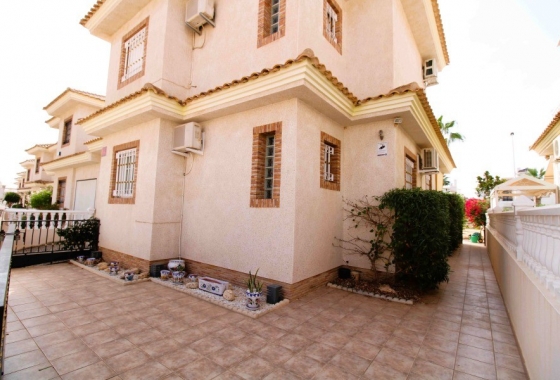 Resale - Villa - Orihuela Costa - Los Dolses