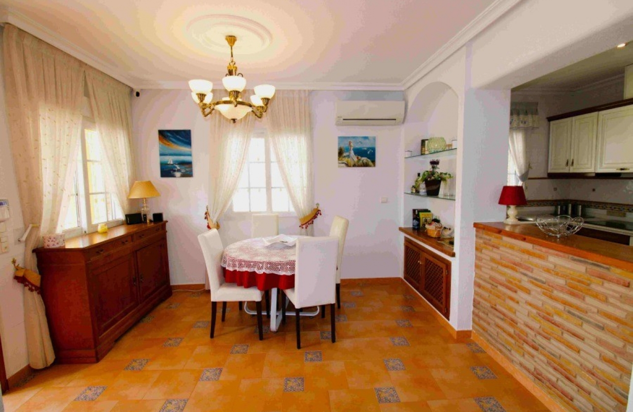 Resale - Villa - Orihuela Costa - Los Dolses