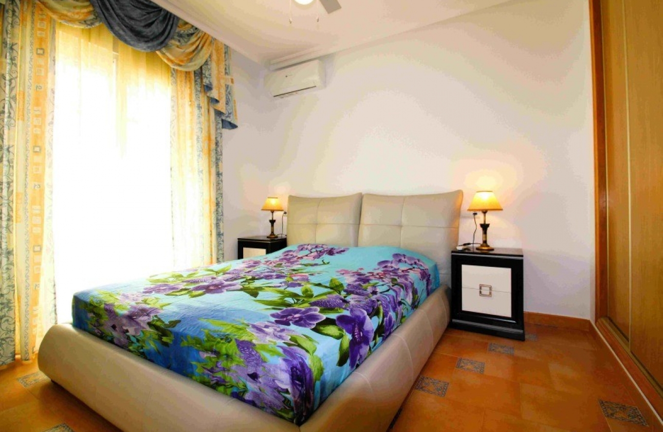 Resale - Villa - Orihuela Costa - Los Dolses