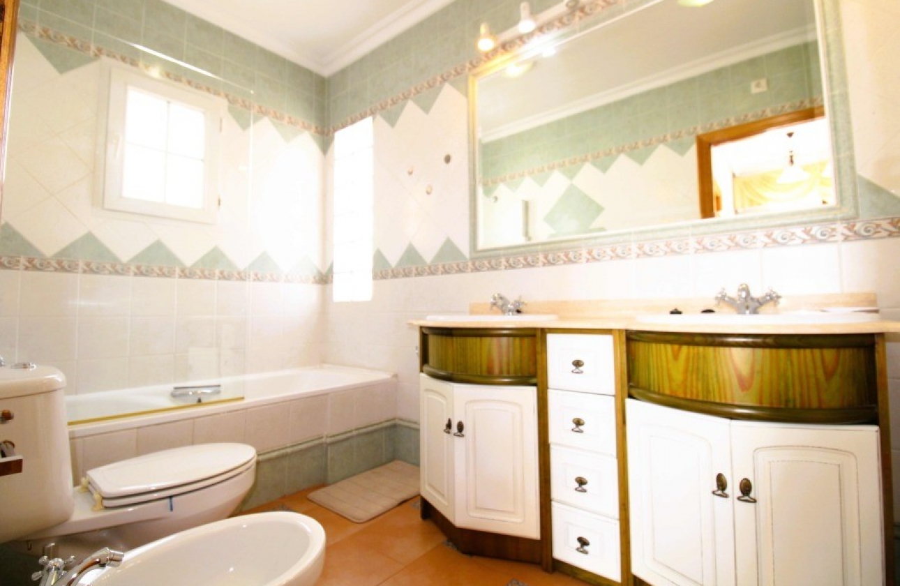 Resale - Villa - Orihuela Costa - Los Dolses