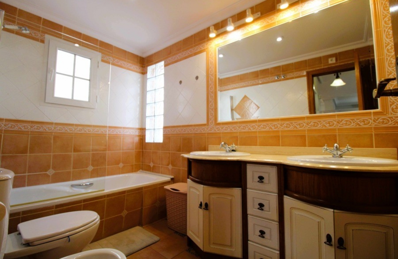 Resale - Villa - Orihuela Costa - Los Dolses