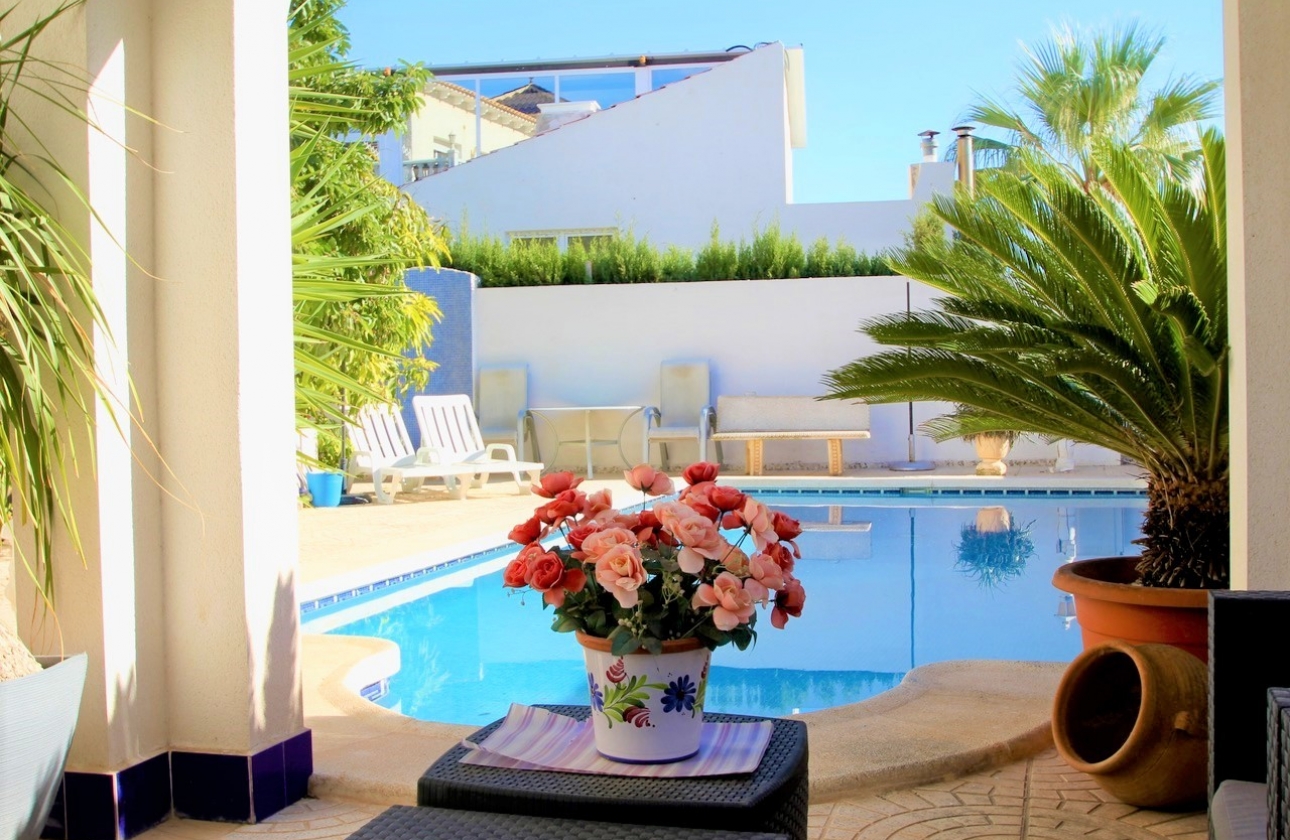 Resale - Villa - Orihuela Costa - Villamartín