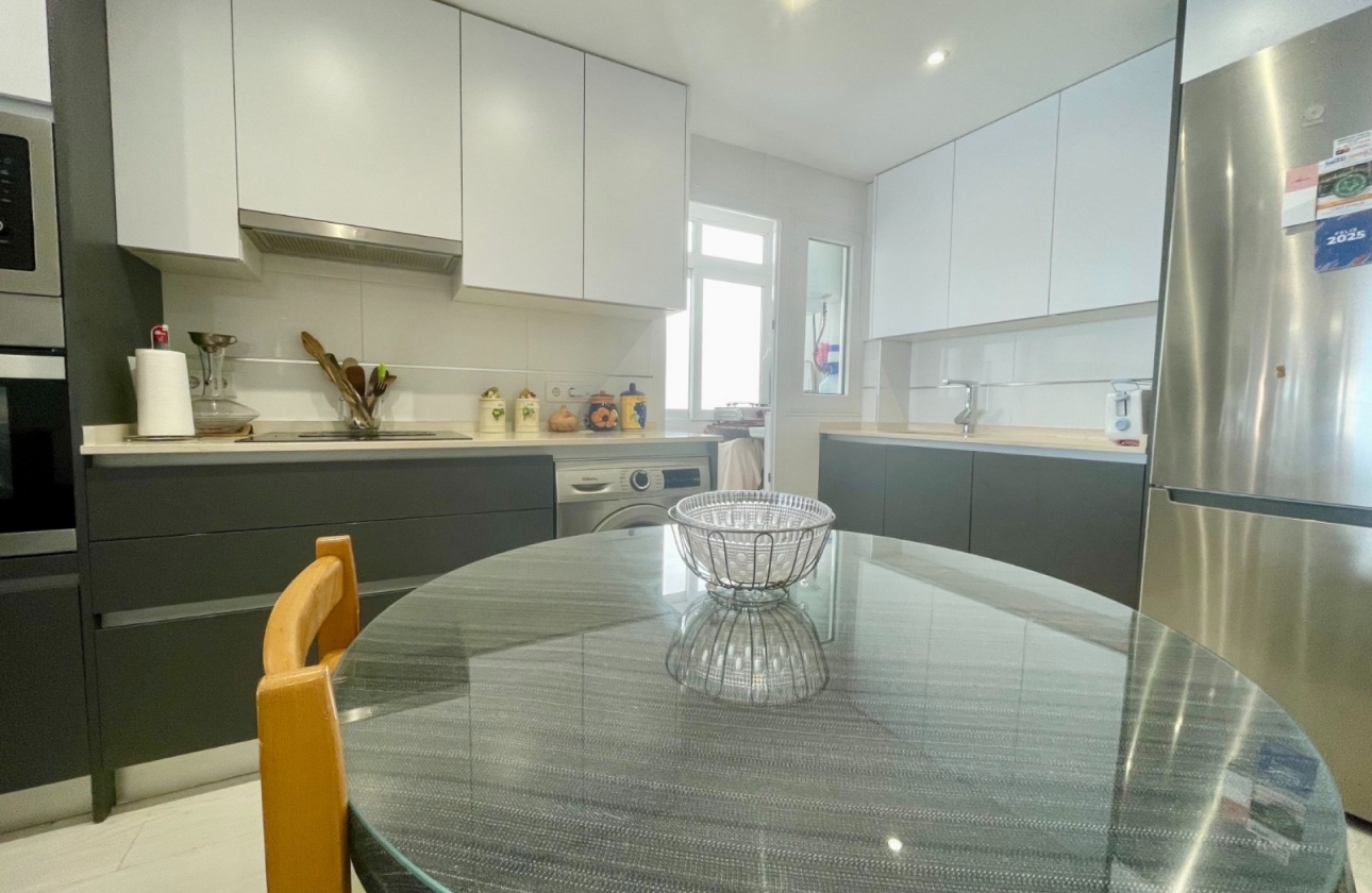 Resale - Apartment / flat - Torrevieja - Playa del Cura