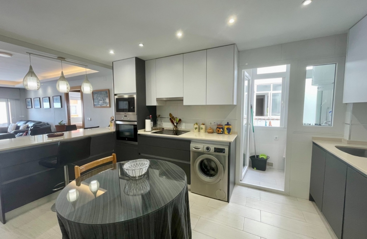 Resale - Apartment / flat - Torrevieja - Playa del Cura