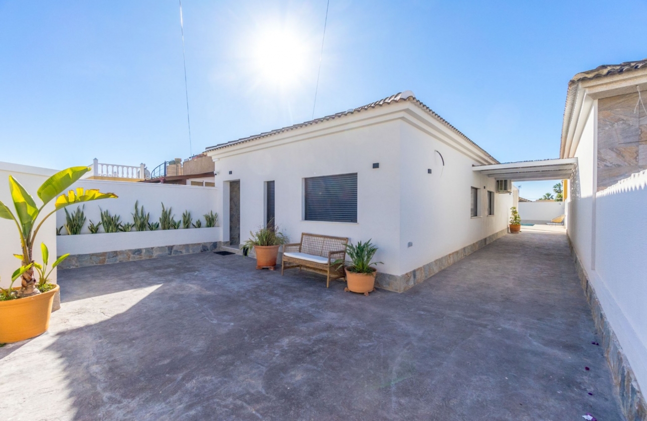 Resale - Villa - Torrevieja - San Luis