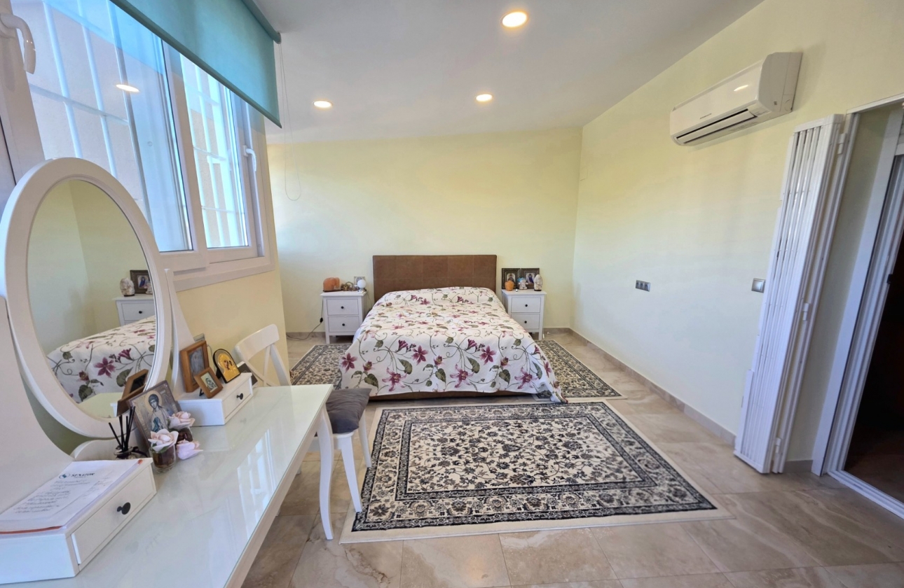 Resale - Villa - Torrevieja - Cabo Cervera