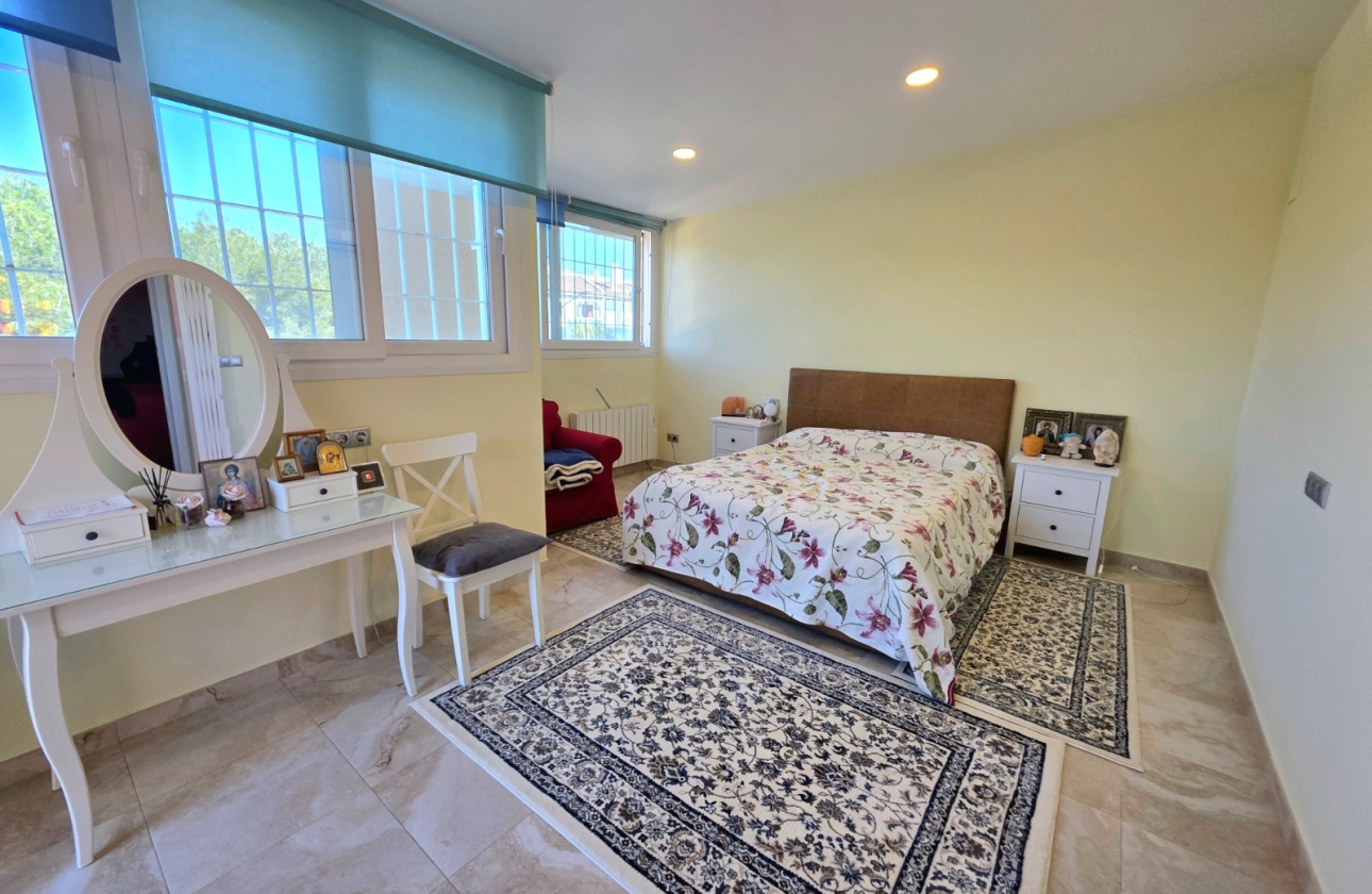 Resale - Villa - Torrevieja - Cabo Cervera