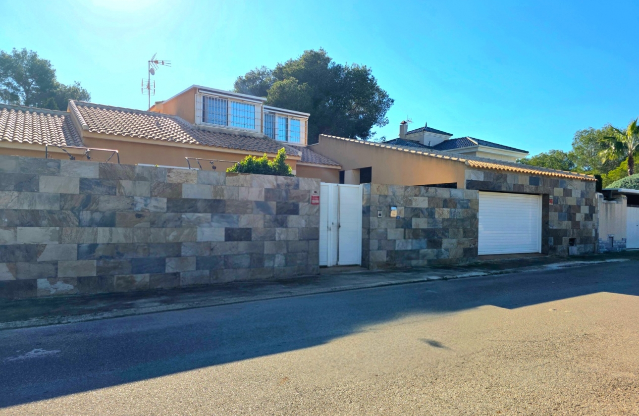 Resale - Villa - Torrevieja - Cabo Cervera