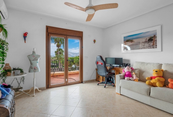 Resale - Finca / Country Property - Orihuela Costa - Orihuela