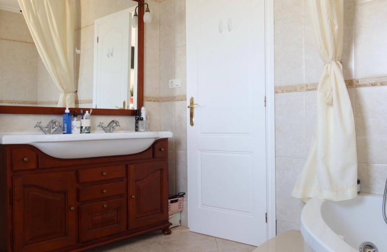 Resale - Finca / Country Property - Orihuela Costa - Orihuela