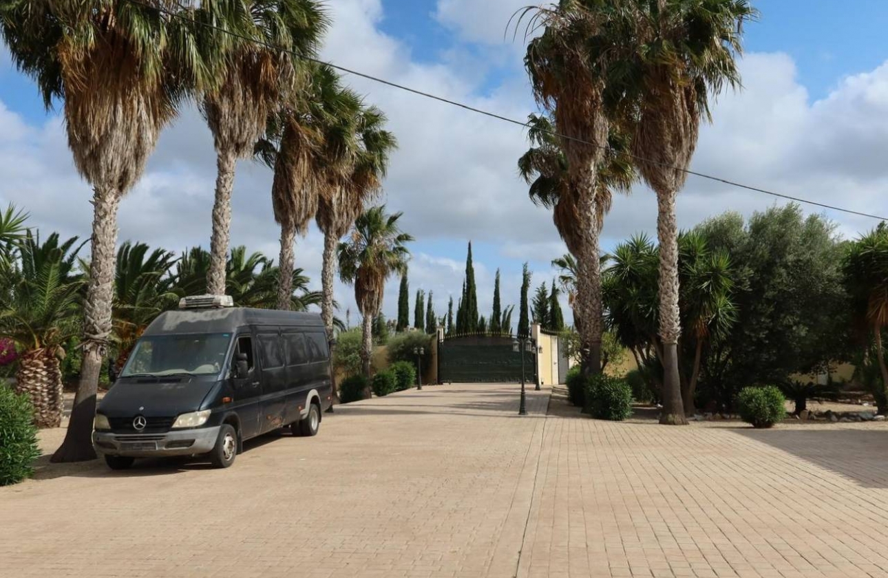 Resale - Finca / Country Property - Orihuela Costa - Orihuela