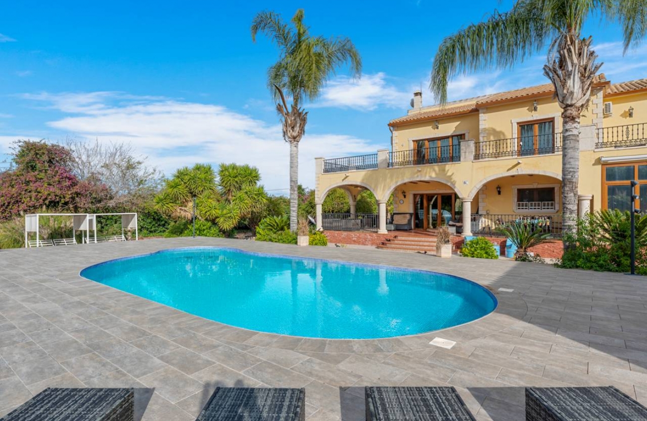 Resale - Finca / Country Property - Orihuela Costa - Orihuela