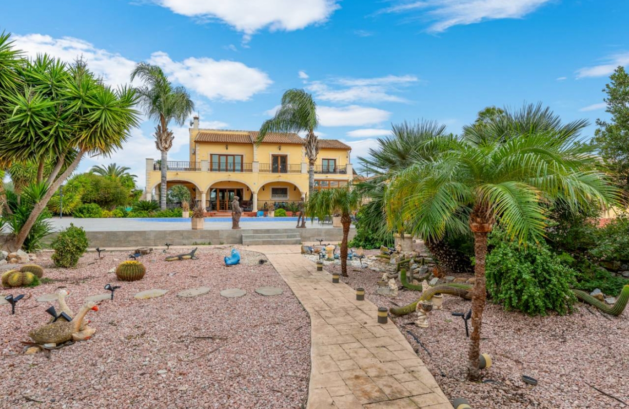 Resale - Finca / Country Property - Orihuela Costa - Orihuela