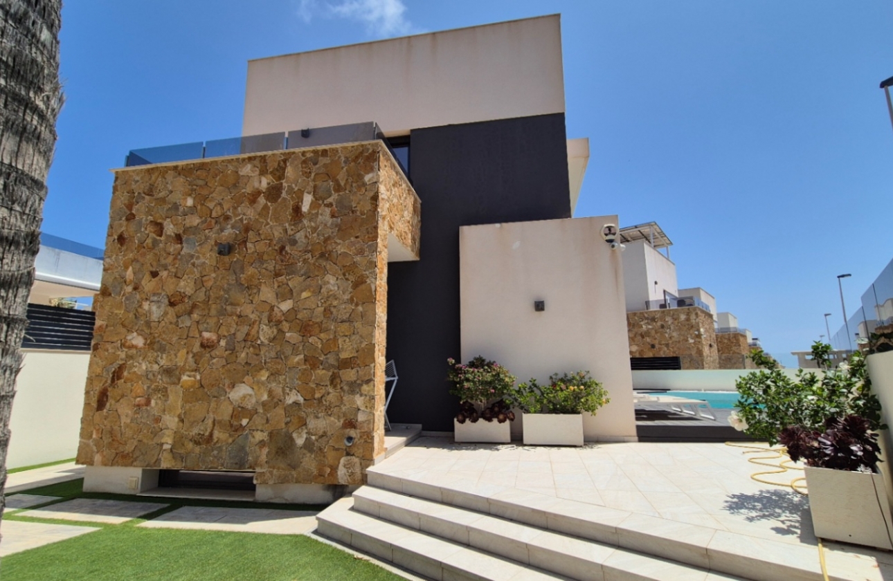 Resale - Villa - Torrevieja - Costa Blanca