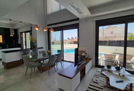 Resale - Villa - Torrevieja - Costa Blanca