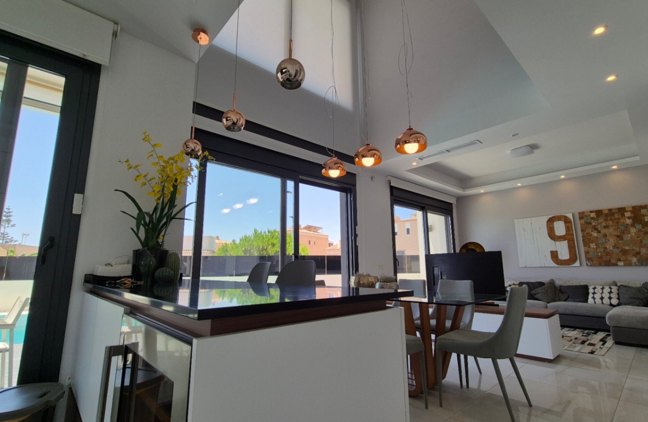 Resale - Villa - Torrevieja - Costa Blanca