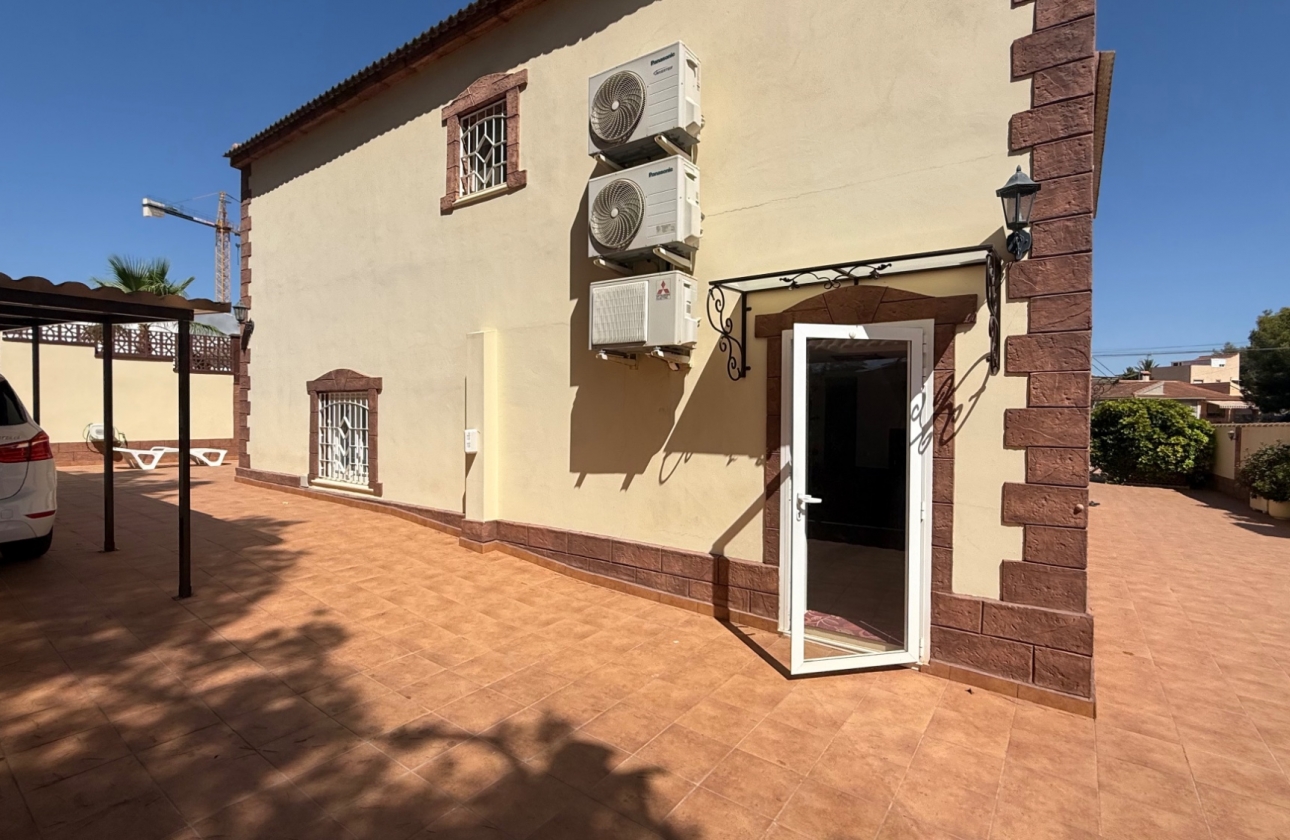 Resale - Villa - Torrevieja - Costa Blanca