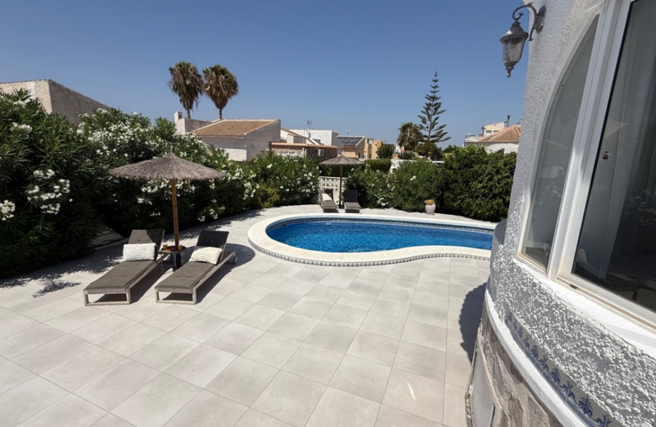 Resale - Villa - Torrevieja - Costa Blanca