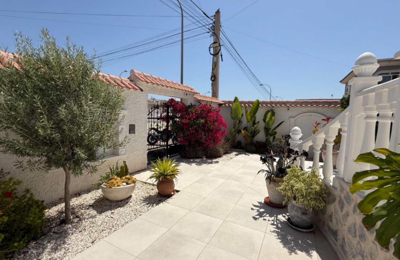 Resale - Villa - Torrevieja - Costa Blanca
