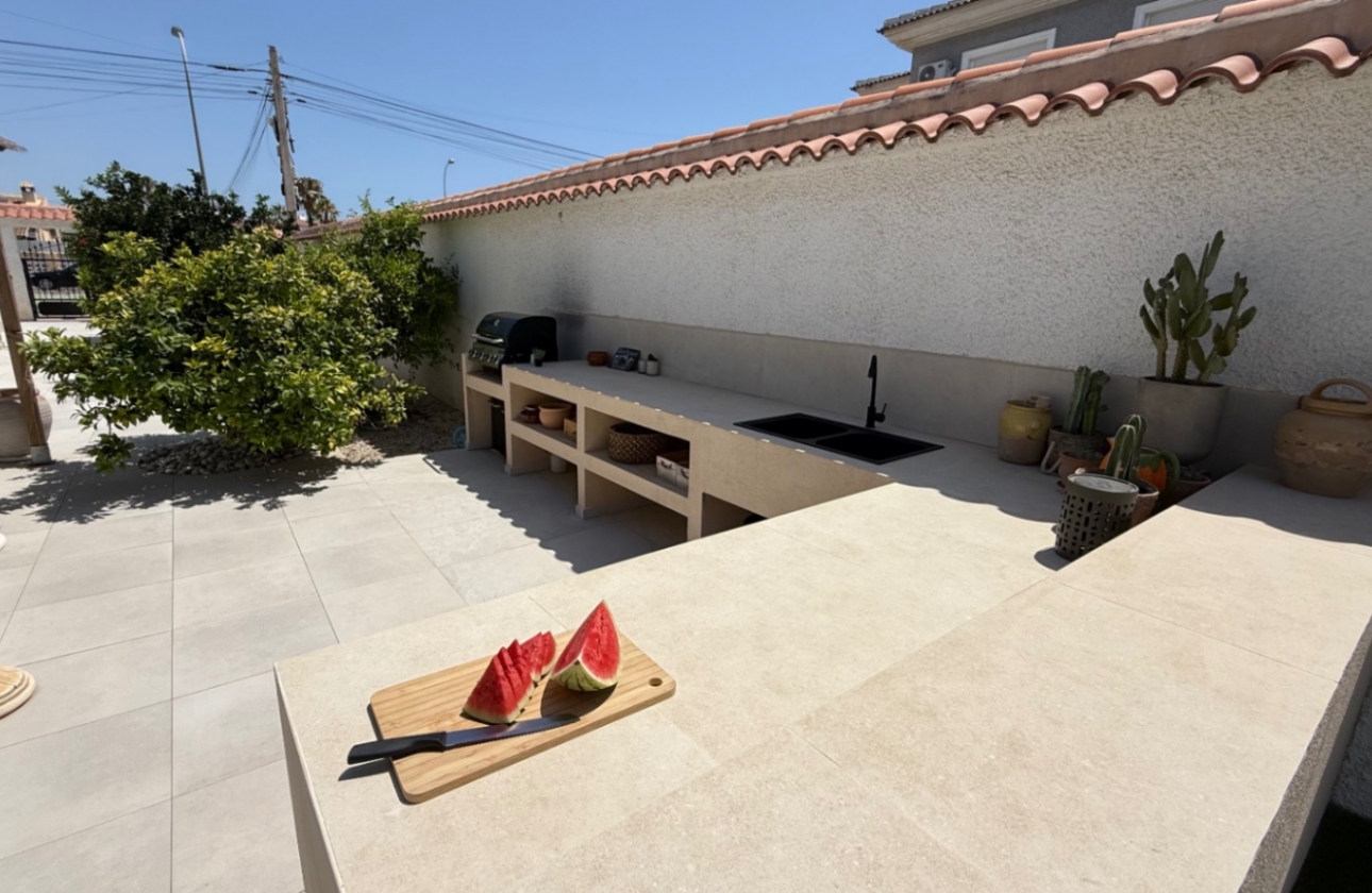 Resale - Villa - Torrevieja - Costa Blanca