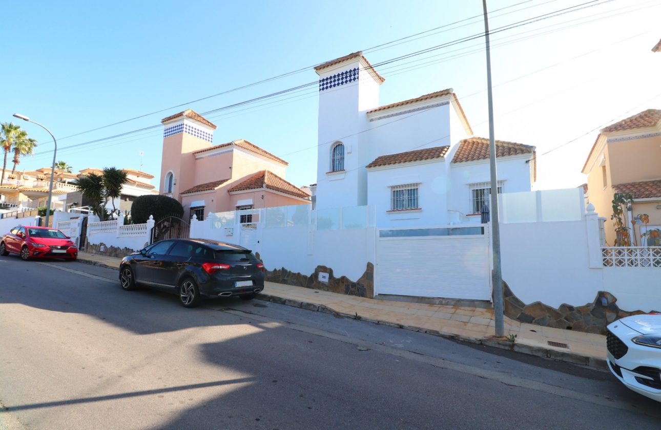 Resale - Villa - Orihuela Costa - Villamartín