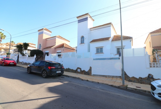 Resale - Villa - Orihuela Costa - Villamartín