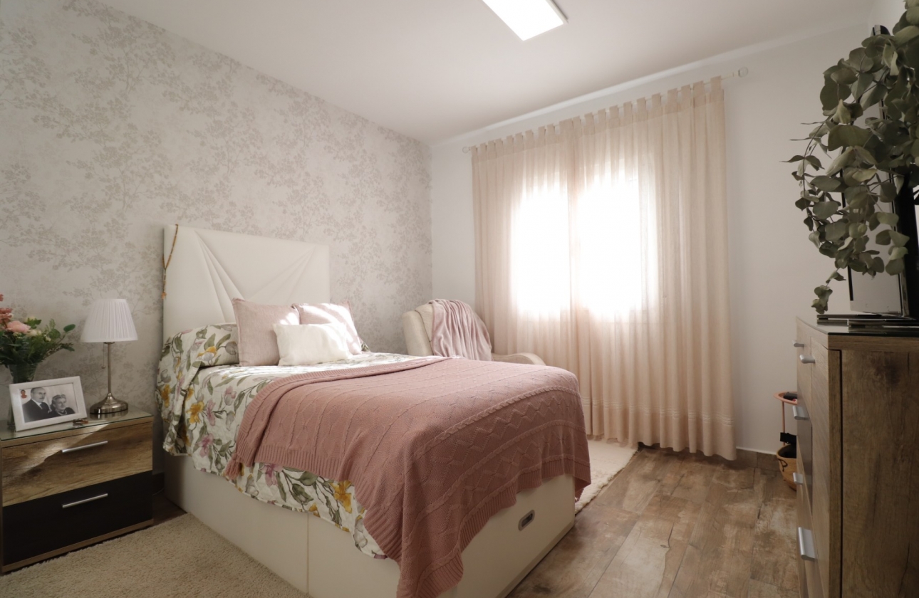 Resale - Villa - Orihuela Costa - Villamartín