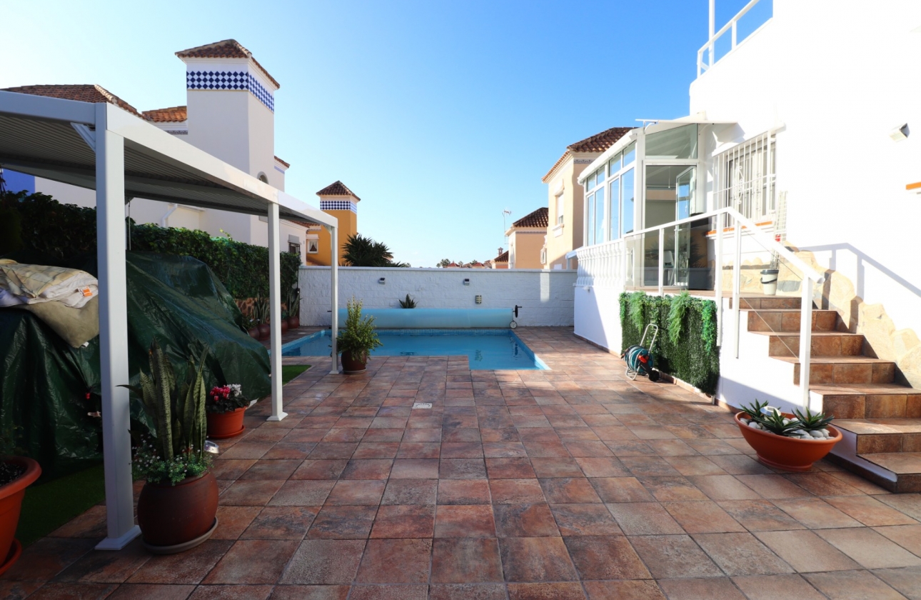 Resale - Villa - Orihuela Costa - Villamartín